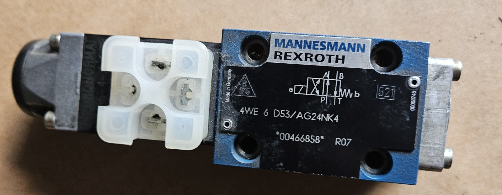Mannesmann Rexroth 4WE 6 D53/AG24NK4 00466858 Wegeventil Ventil Neu New Unused