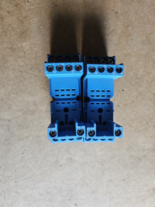 2 x Finder Relaissockel 94.84.1 relay socket 300V AC 12 A blau 10A Sockel Neu