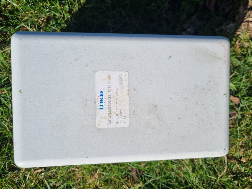 Lübcke Autotransformator A218U-56L, 0-110-127-215-225V,50-60Hz, 1800VA neu/new