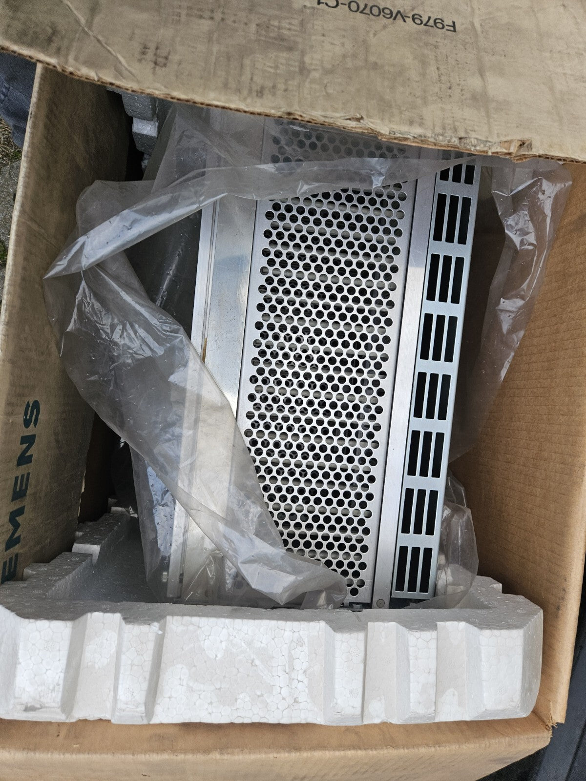 Siemens 6ES5135-3KB13  SIMATIC S5 135U CENTRAL CONTROLLER 21 SLOTS New Neu Nos