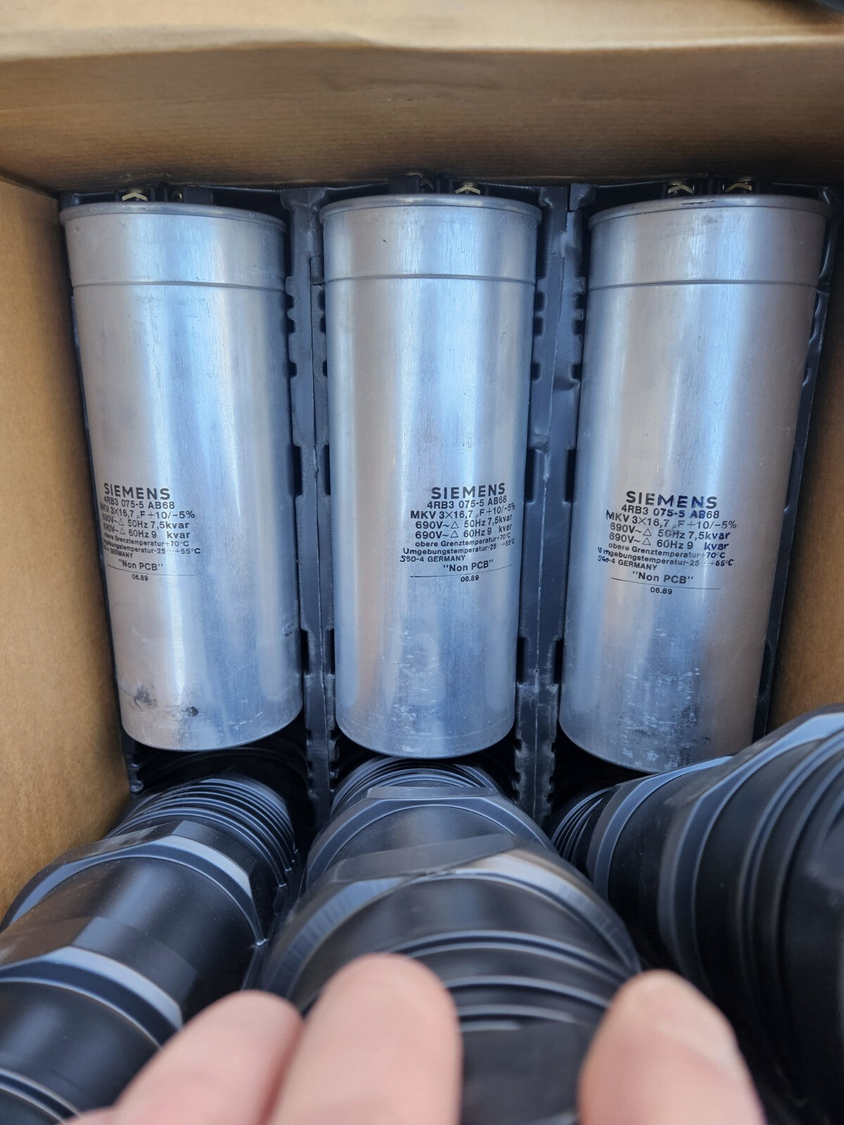 Siemens 4RB3-075-5  AB68 Capacitor,7,5KW,MKV 3x16,7UF, +10%, 690V Neu NOS, New