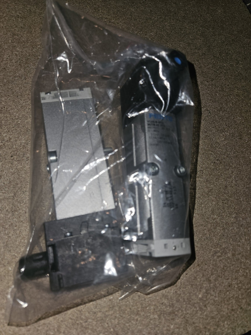FESTO VSVA-B-M52-MZTR-A1-1T1L 8033022, Solenoid Valve, Neu New Unused sealed