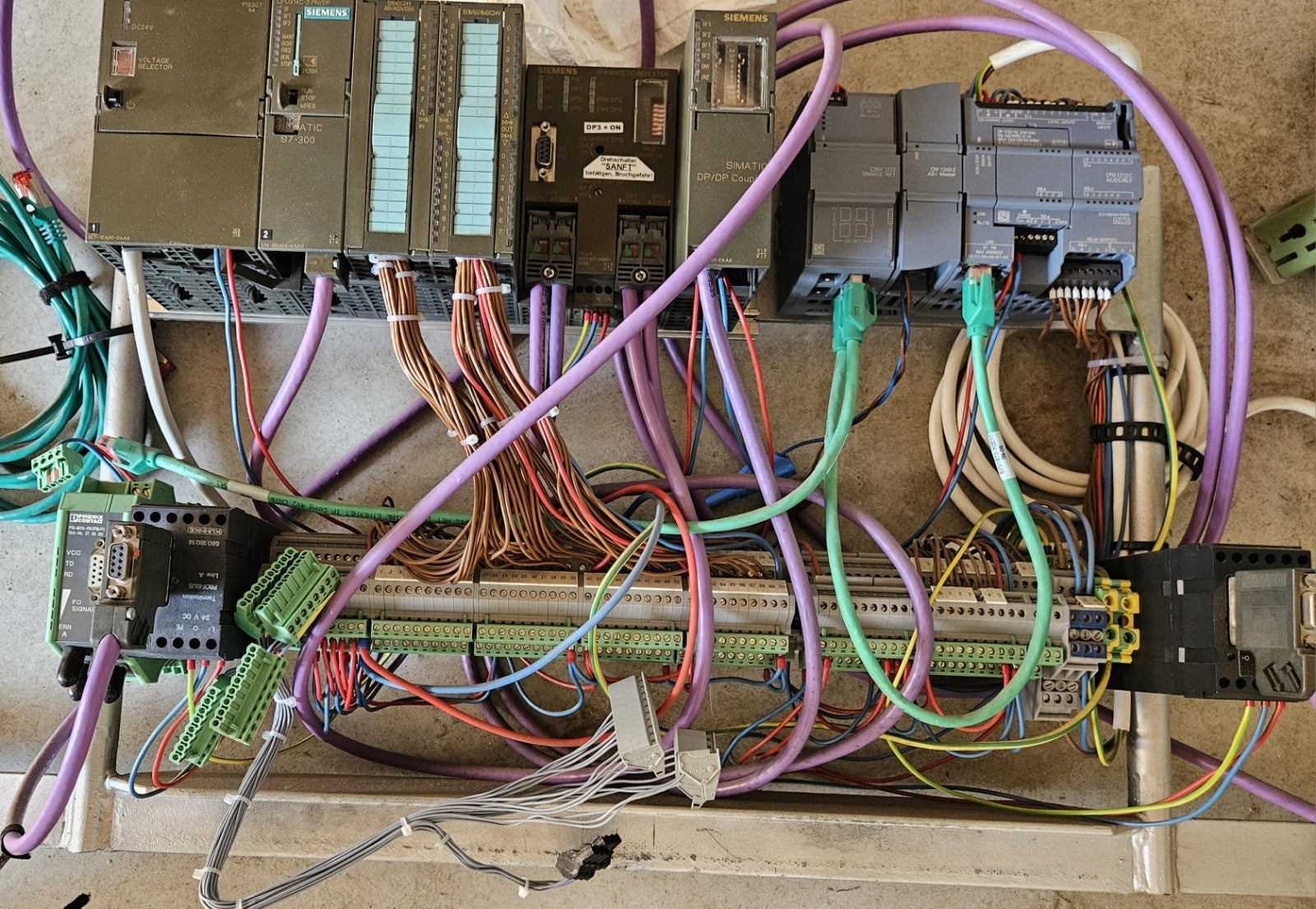 Versuchsaufbau mit Siemens Simatic S7-300 314C-2PN/DP CPU, Coupler, Repeater u.a