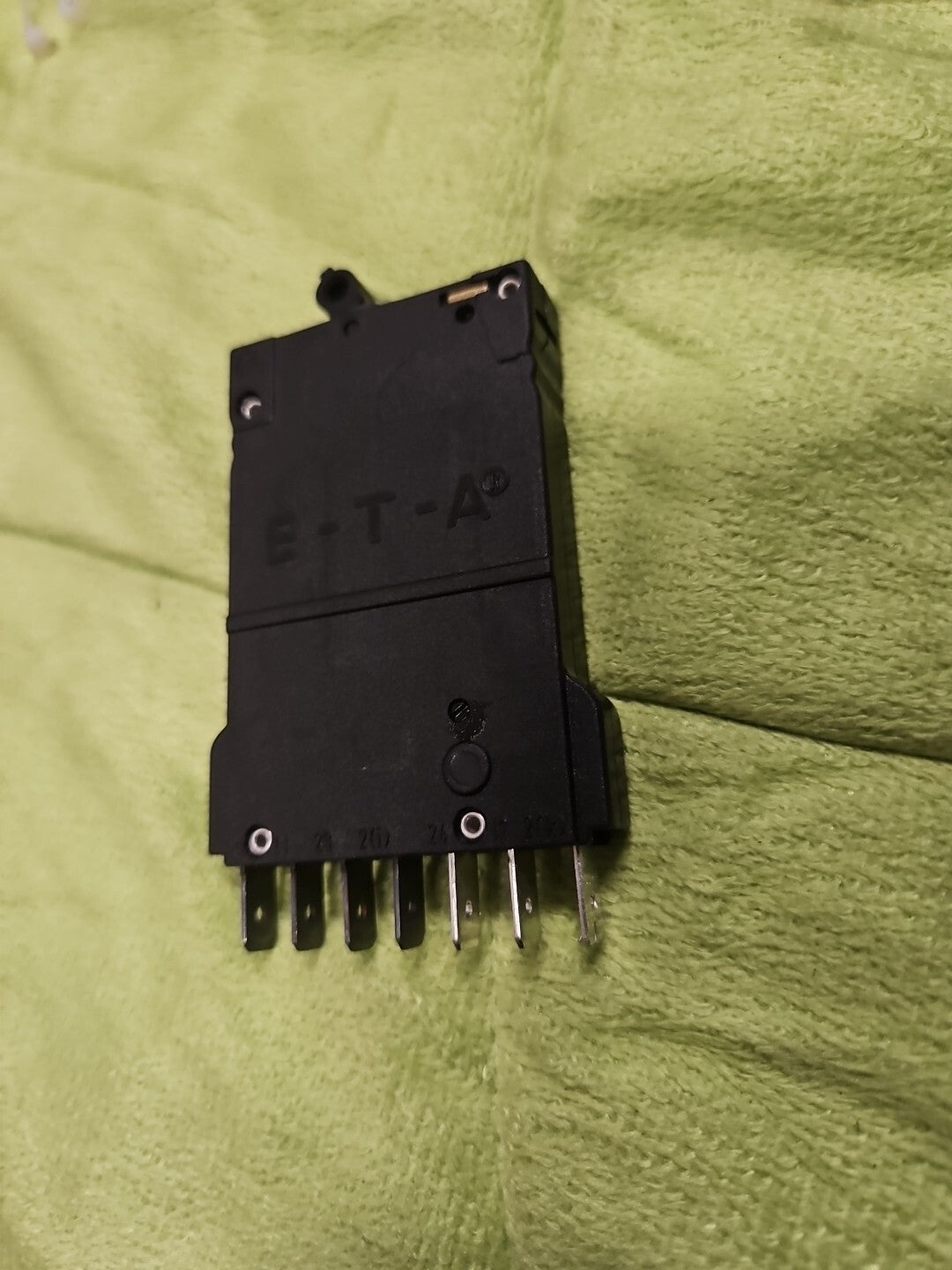 1 x ETA E-T-A Schutzschalter 2210-S211-N1F1-H111 2A Thermischer Schalter Neu,new