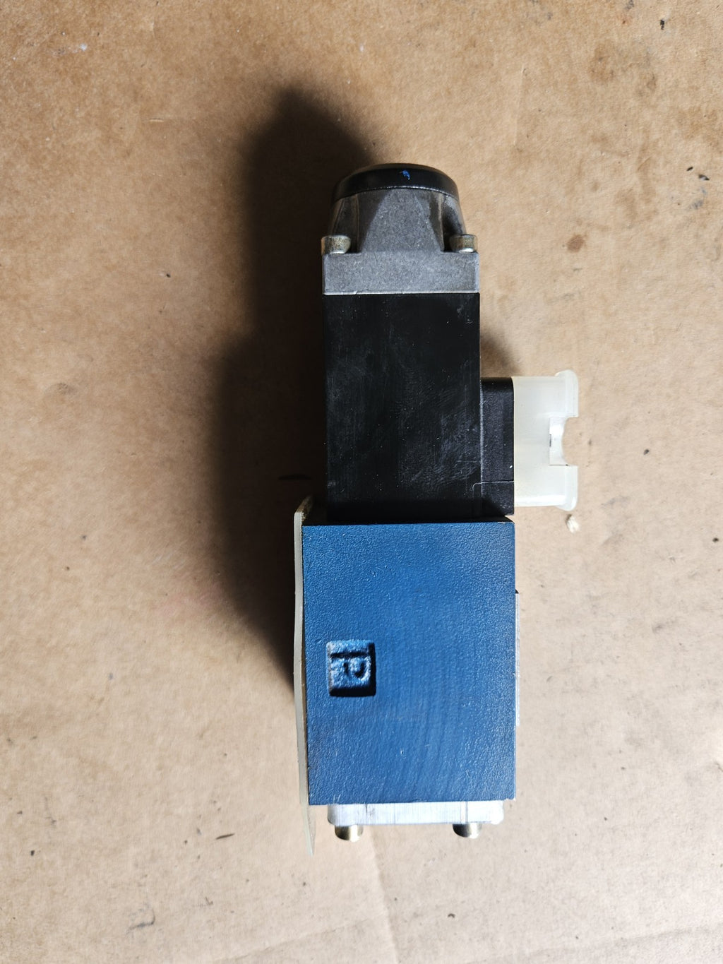 Mannesmann Rexroth 4WE 6 D53/AG24NK4 00466858 Wegeventil Ventil Neu New Unused