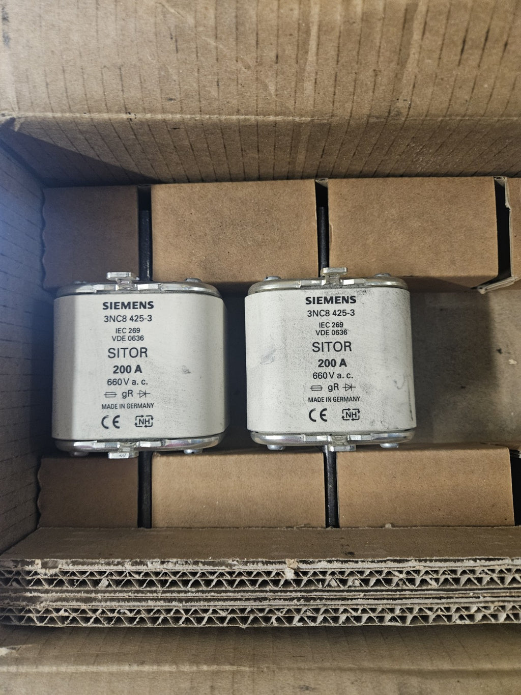 2 x Siemens Sicherungseinsatz / 3NC8425-3 / AC 660V, DC 440V / 200A Neu/ovp New