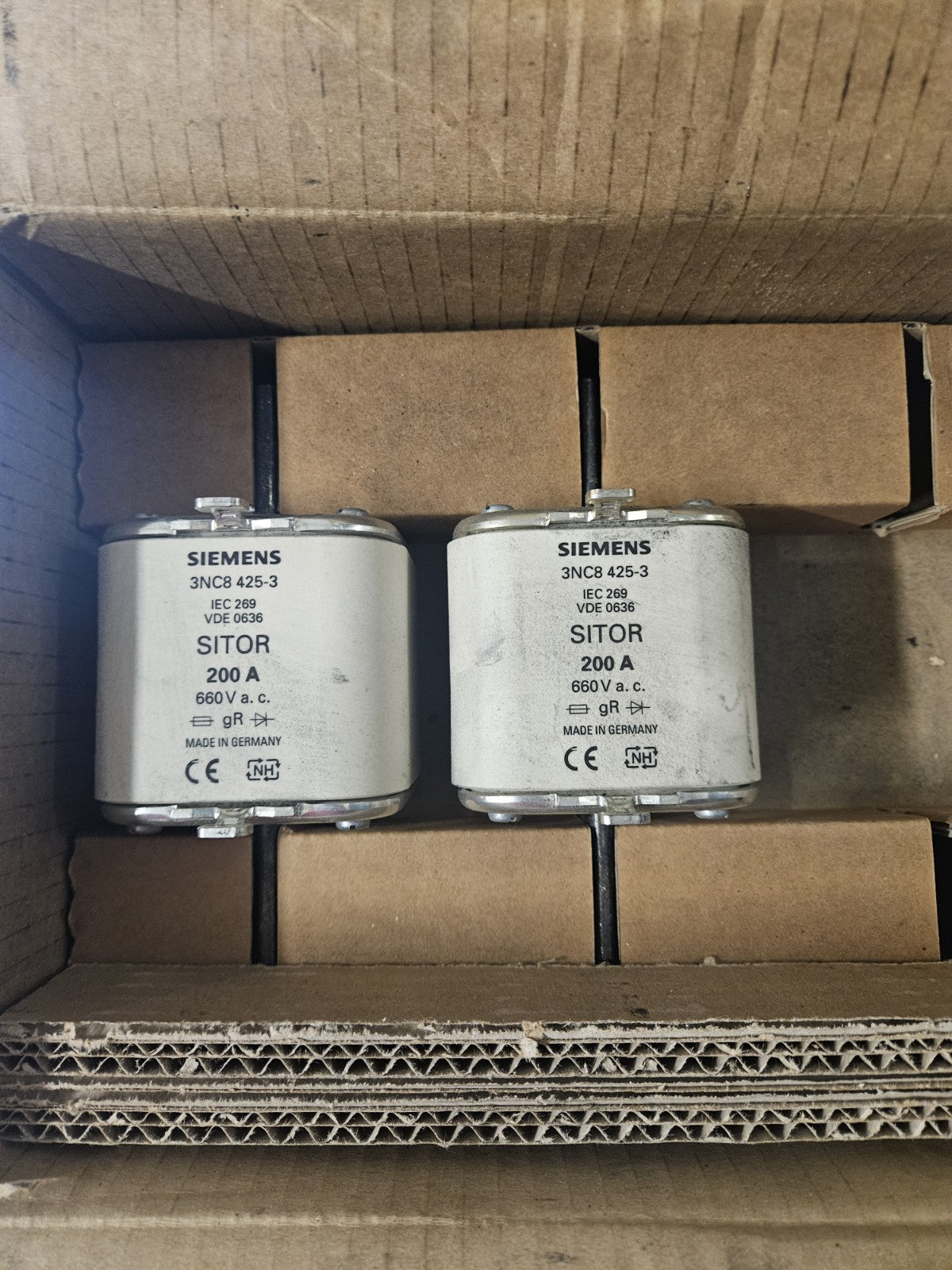 2 x Siemens Sicherungseinsatz / 3NC8425-3 / AC 660V, DC 440V / 200A Neu/ovp New