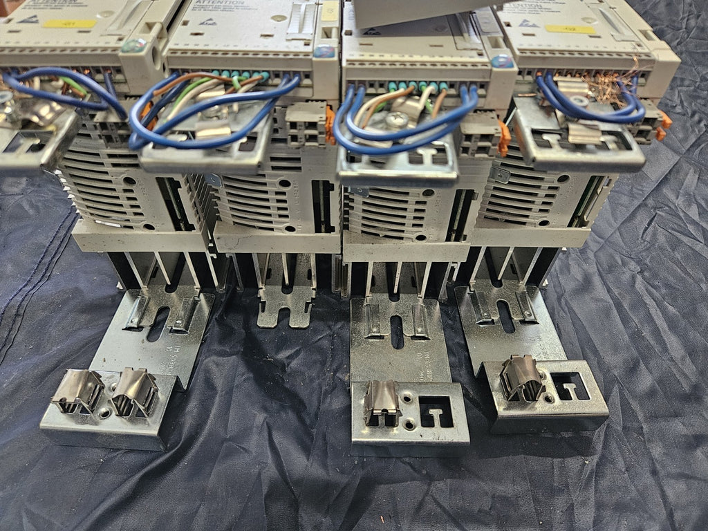 4xLenze E82EV251_2C Frequenzumrichter 230/240V 3,4A 0,25 kW + E82ZBC Refurbished