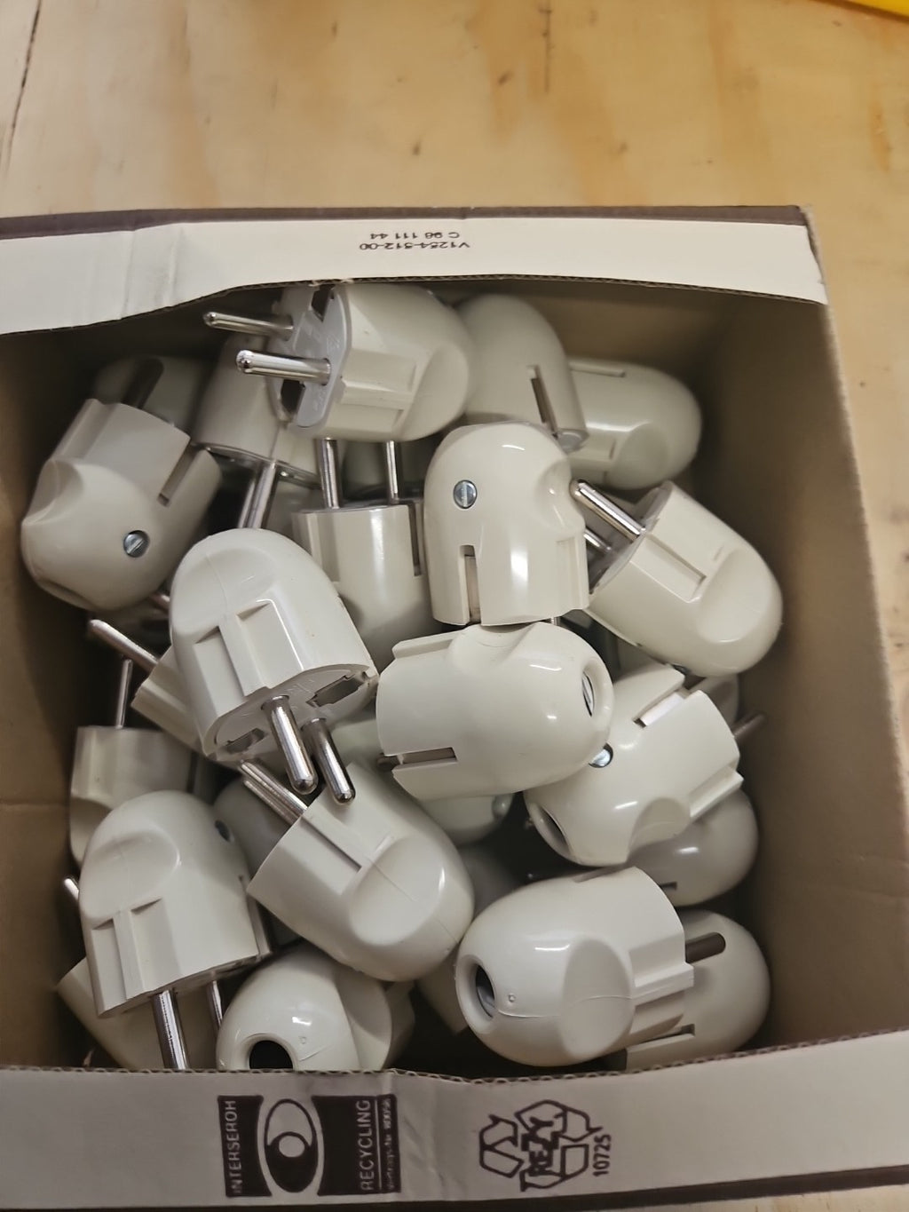 30 x Schuko Stecker bruchgeschützt weiss Merten 122427 - NEU/Ovp Unbenutzt