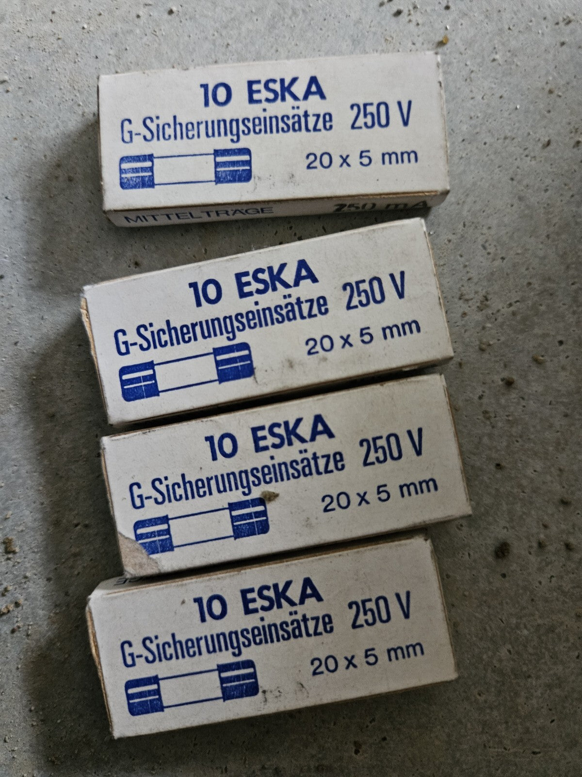 Lot of 4x10 Stück Eska G-Sicherungseinsätze 20x5mm 1,25 A 250V Mittelträge Neu