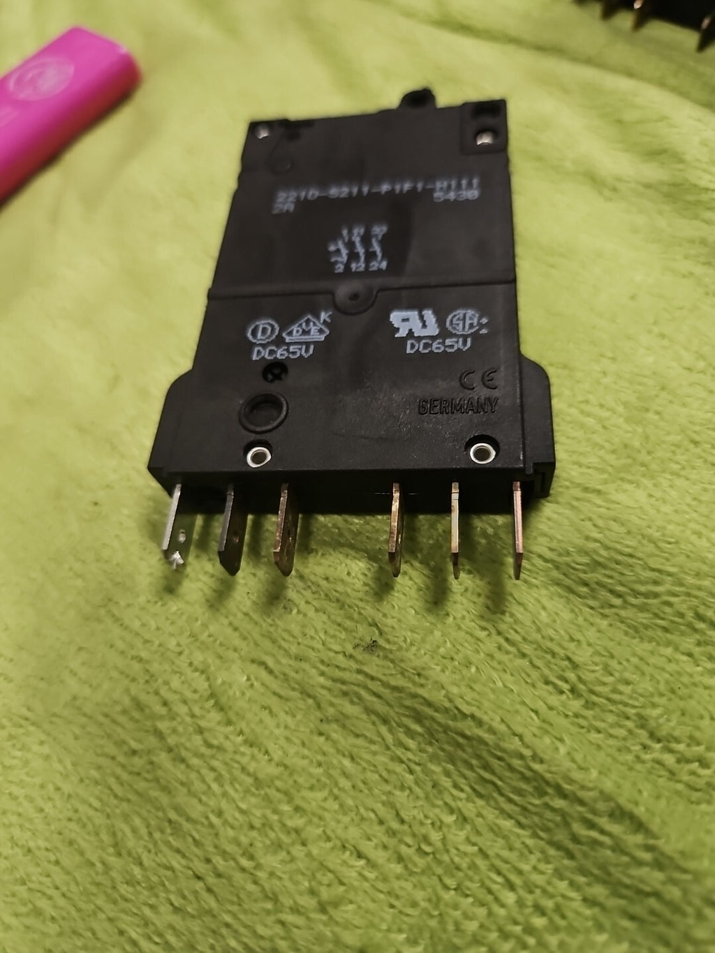E-T-A 2210-S211-P1F1-H111-2A Thermisch-magnetischer Leistungsschalter DC65V Neu!