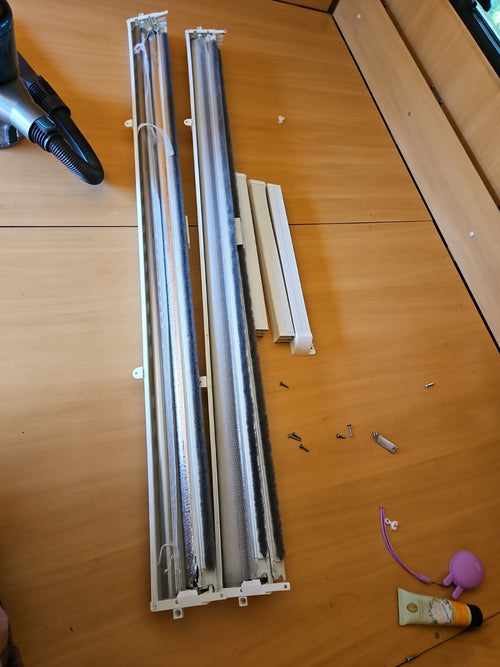 2 X Seitz/Dometic S4, Innenrahmen mit Verdunkelung,Doppelrollo, 1100mm x 350mm