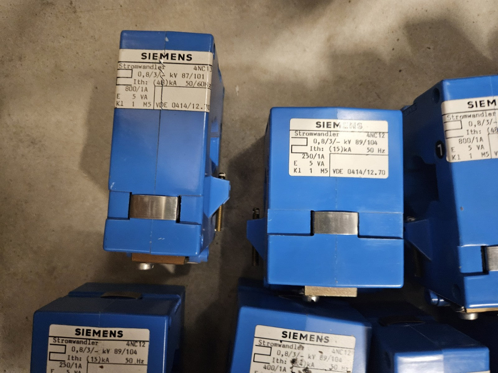 SIEMENS Spannungswandler 4NC12 0,8/3-KV 89/104, 400/1A Aufsteckwandler,Trafo NEU