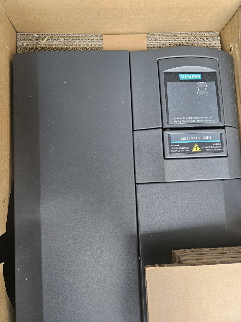 Siemens MICROMASTER 440 | 6SE6 440-2AD31-5DA1, AB/V2.11 | 6SE6440-2AD31-5DA1 NEW