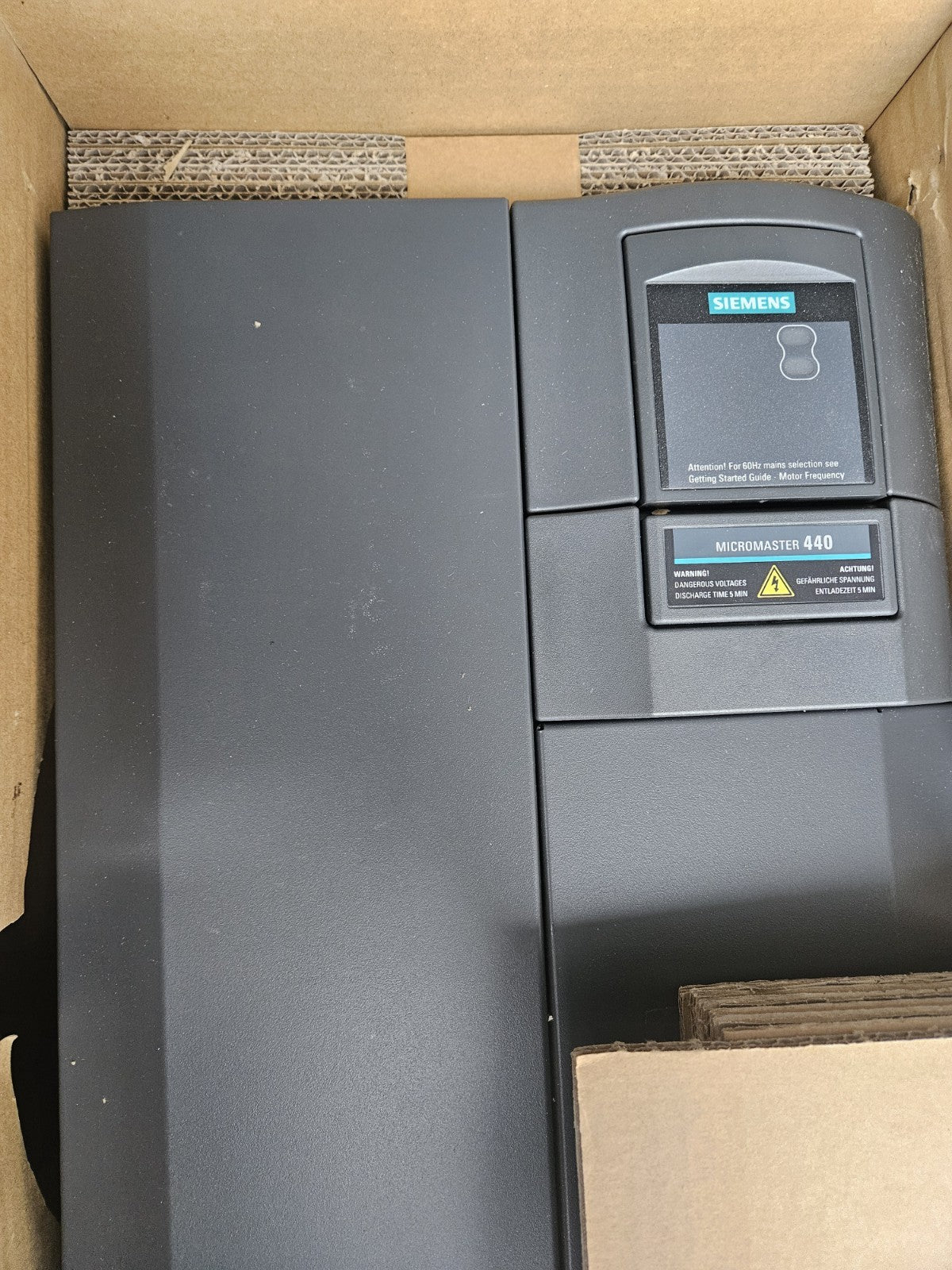 Siemens MICROMASTER 440 | 6SE6 440-2AD31-5DA1, AB/V2.11 | 6SE6440-2AD31-5DA1 NEW