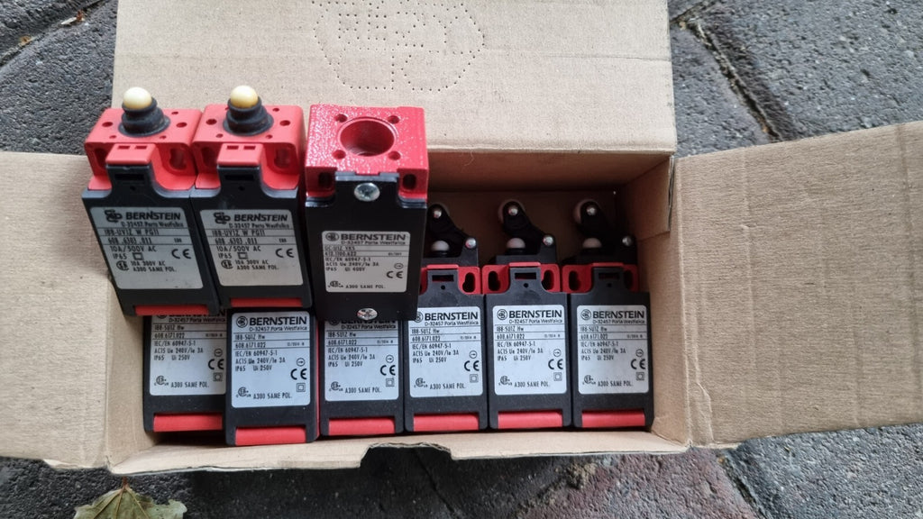 BERNSTEIN 188-SUIZ AH 608.6171.022 AC15 240V 3A IP65 Endschalter Safety neu/ovp