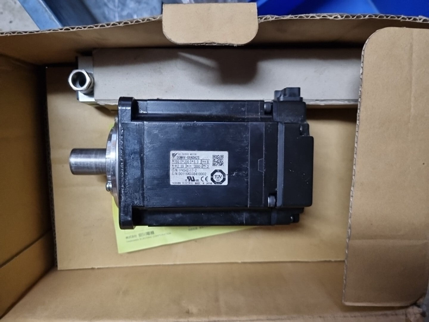1PCS Neu Yaskawa Servo Motor SGMAV-08ADA2S new old stock