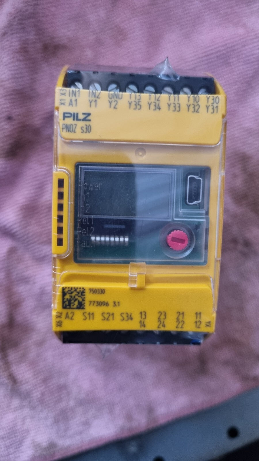 Pilz PNOZ s30 24-240VACDC 2n/o 2n/c Sicherheitsrelais 750330