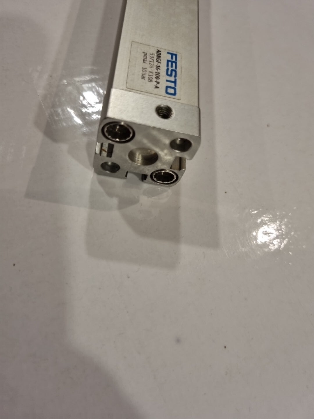 Festo ADNGF-16-100-P-A 537124 Kompaktzylinder, wie neu!
