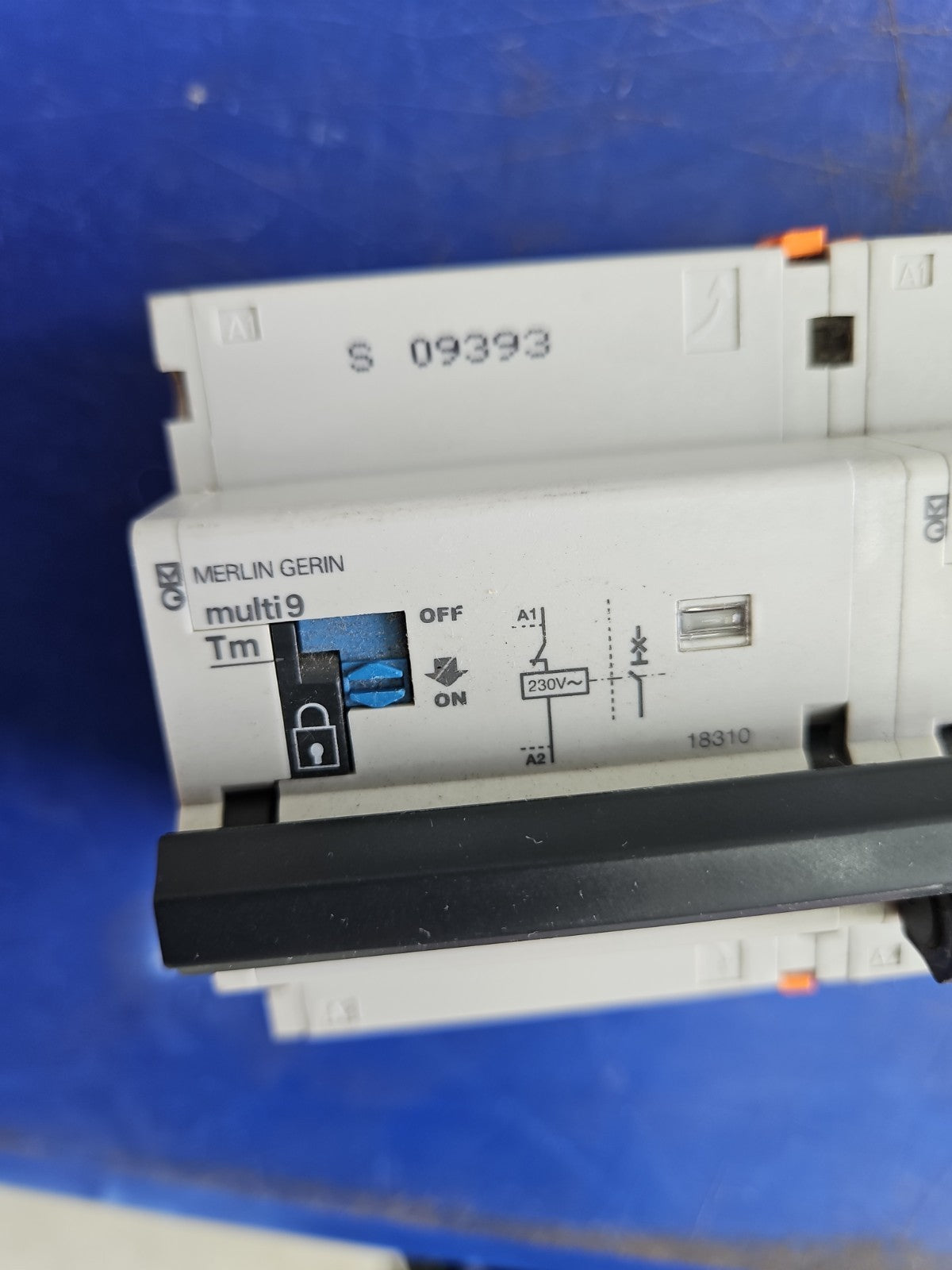 Merlin / Schneider 18311, Multi 9 TM remote control for C60 circuit breaker Test