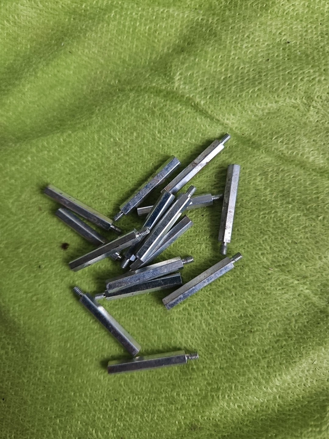 100 x Axxatronic Abstandsbolzen, Distanzbolzen,Abstandshalter,M3 IA-ST-3-5-30-A4