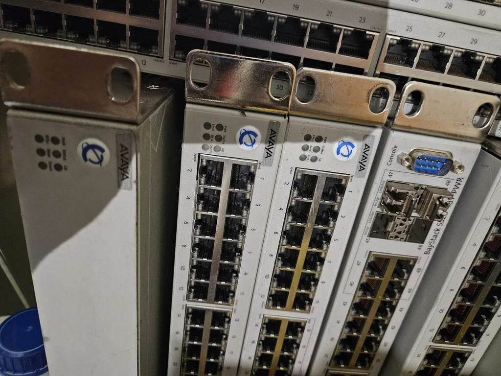Konvolut 15x Avaya 5530-24TFD 24 und NORTEL Baystack 5520-48T PWR, fully Working