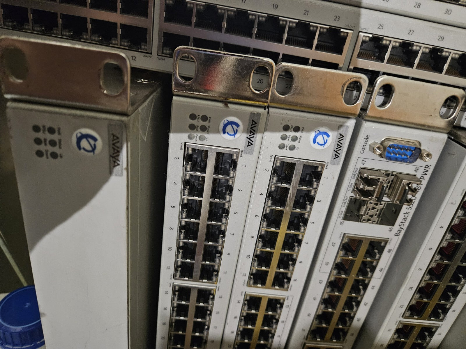 Konvolut 15x Avaya 5530-24TFD 24 und NORTEL Baystack 5520-48T PWR, fully Working