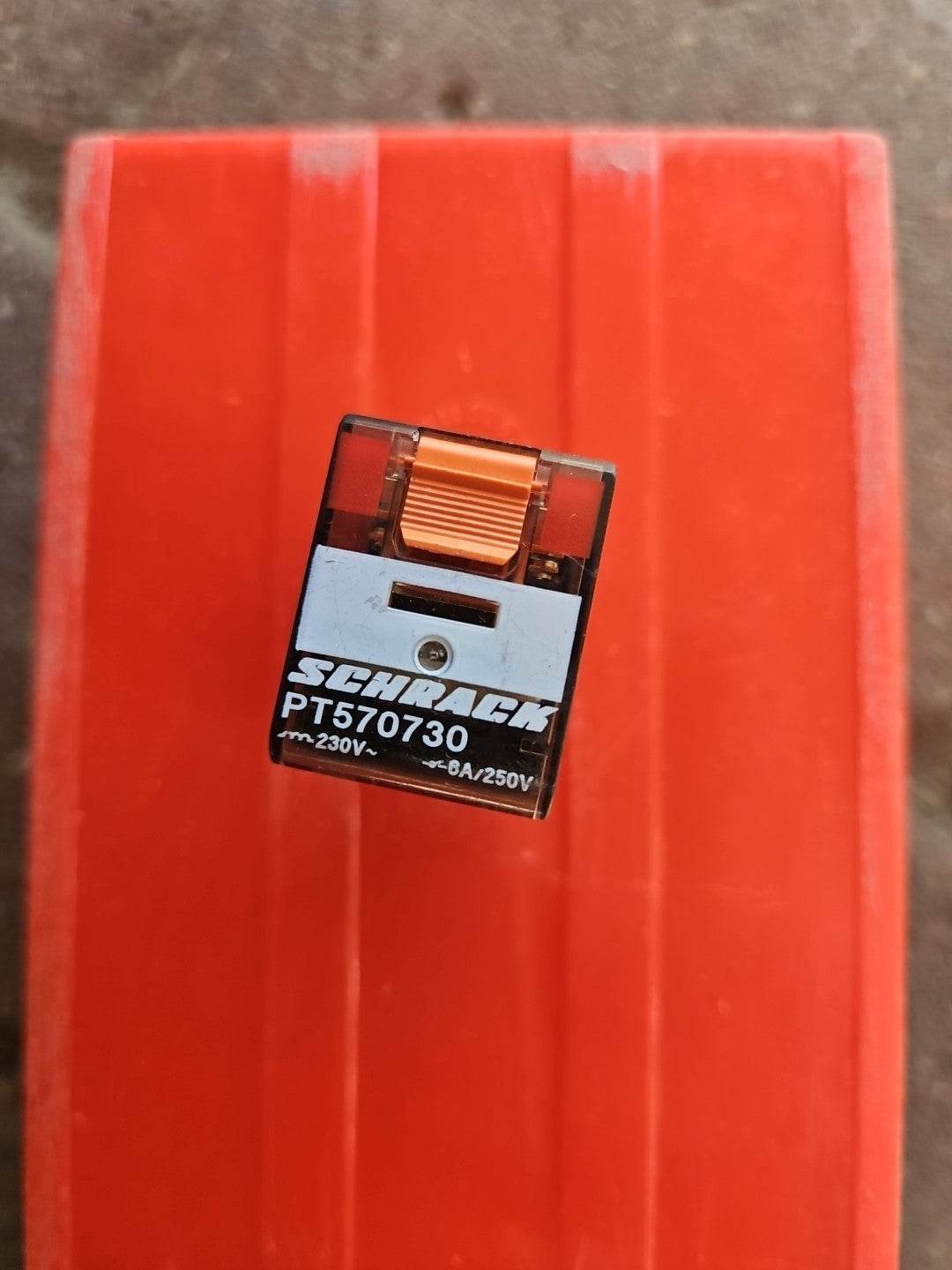 Schrack Relais PT570730 miniature relay 230 VDC 6 A 250 VAC 4 Wechsler New Neu!!