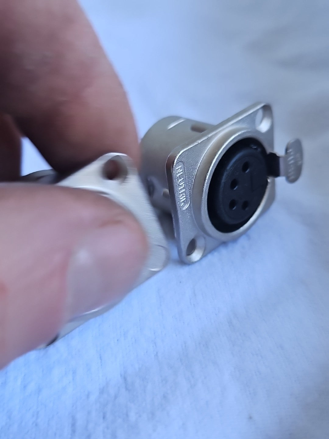 Neutrik NC3FD-L-1 Female XLR D Type Chassis Socket Nickel Neu Unused Discount