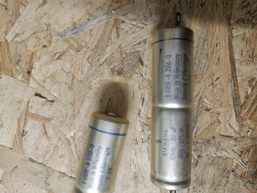 SIEMENS ELKO 50µF 250/275V, 43651-A 2506-Q  capacitor Kondensator New Unused Neu