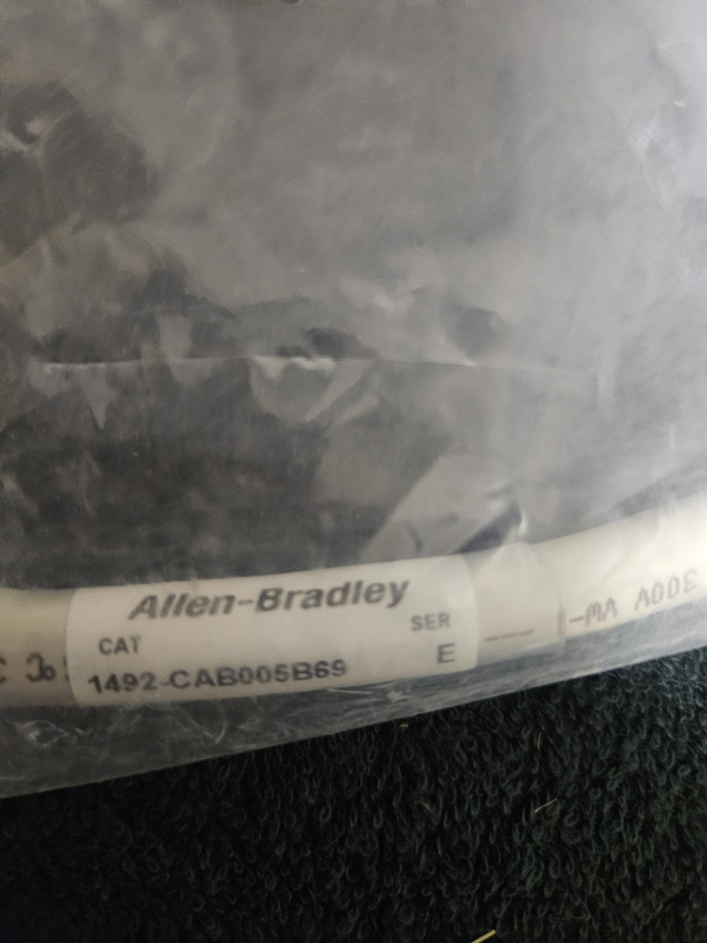 Allen-Bradley 1492-CAB005B69 Pre-Wired Cable, 0.5m, for 1769-IQ16, new/sealed