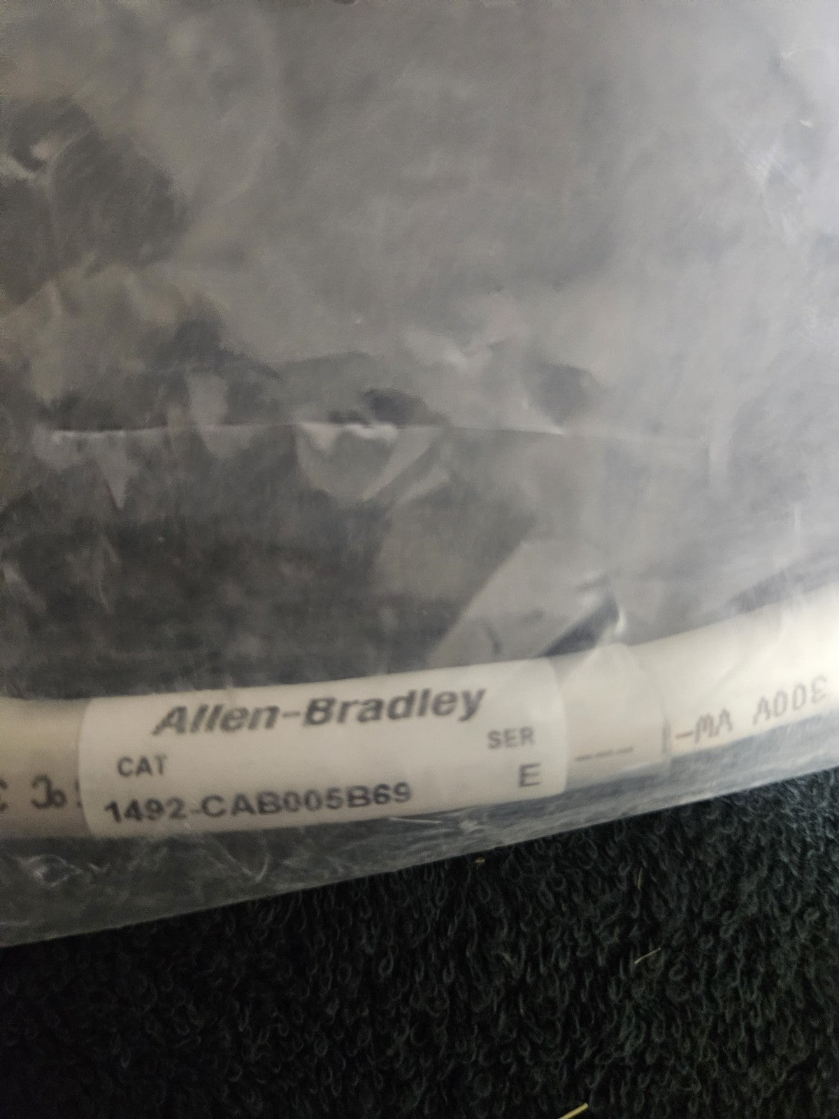 Allen-Bradley 1492-CAB005B69 Pre-Wired Cable, 0.5m, for 1769-IQ16, new/sealed