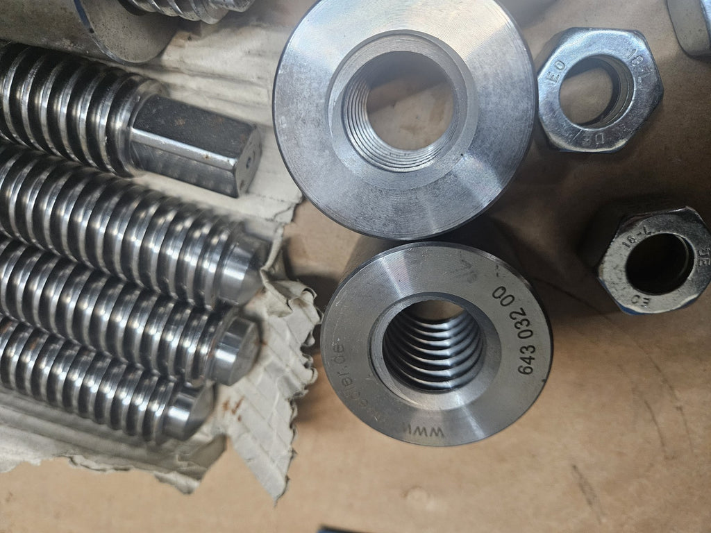 Konvolut Maedler Trapez Spindelmuttern/Kugelspindeln 64303200 Neu Unbenutzt New