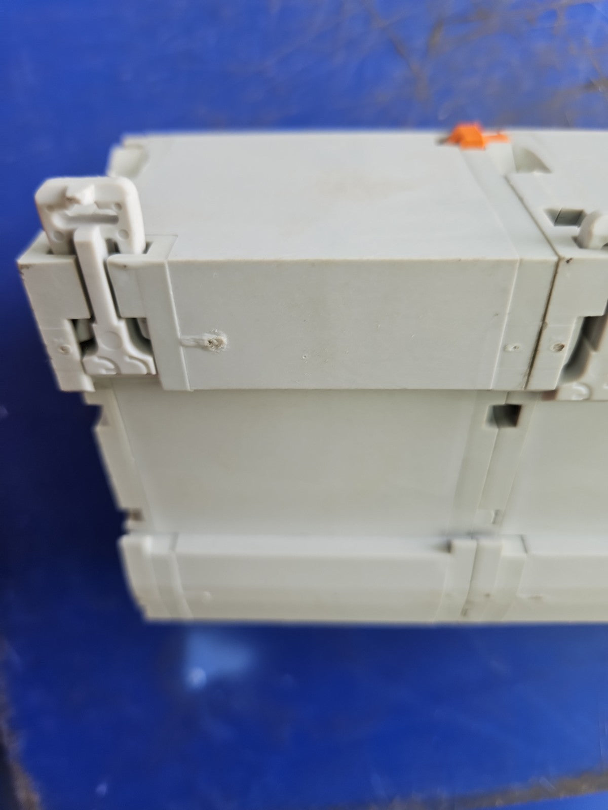 Merlin / Schneider 18311, Multi 9 TM remote control for C60 circuit breaker Test