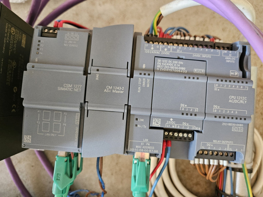 Versuchsaufbau mit Siemens Simatic S7-300 314C-2PN/DP CPU, Coupler, Repeater u.a