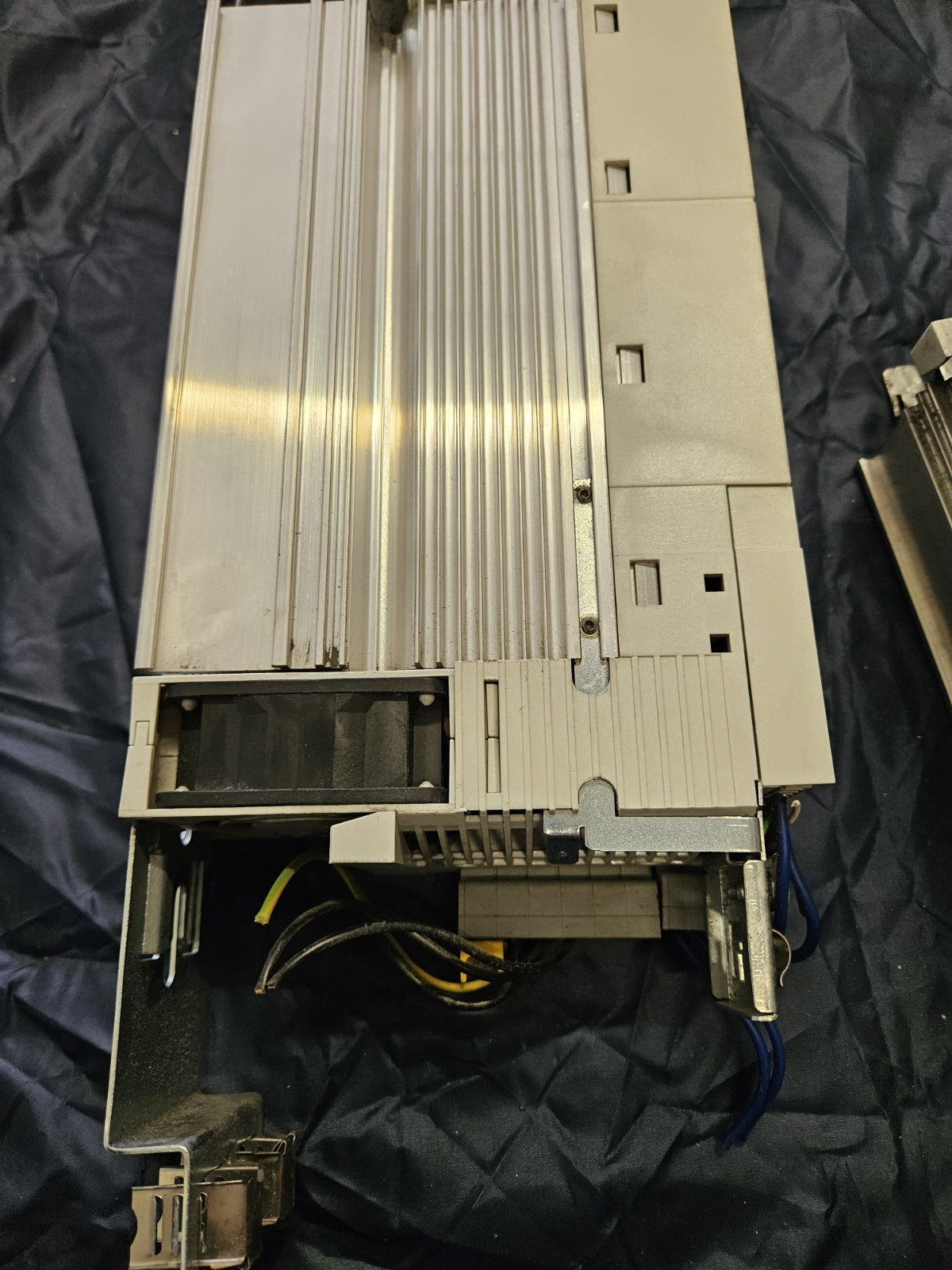 E82EV152_2C LENZE Inverter Umrichter Drive 8200 Vector 1.5kW Refurbished Working