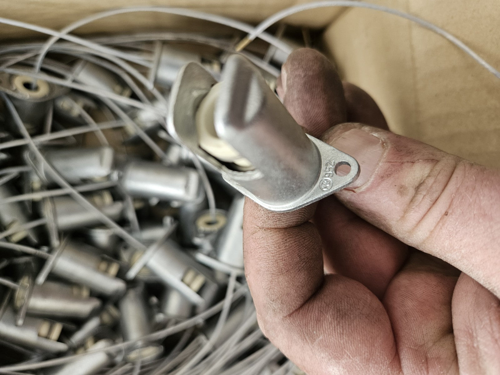 1 x BENDER +WIRTH FASSUNG R7s  Umhüllte Aluminium-Fassung 250V 10A  Nr. 952 Neu