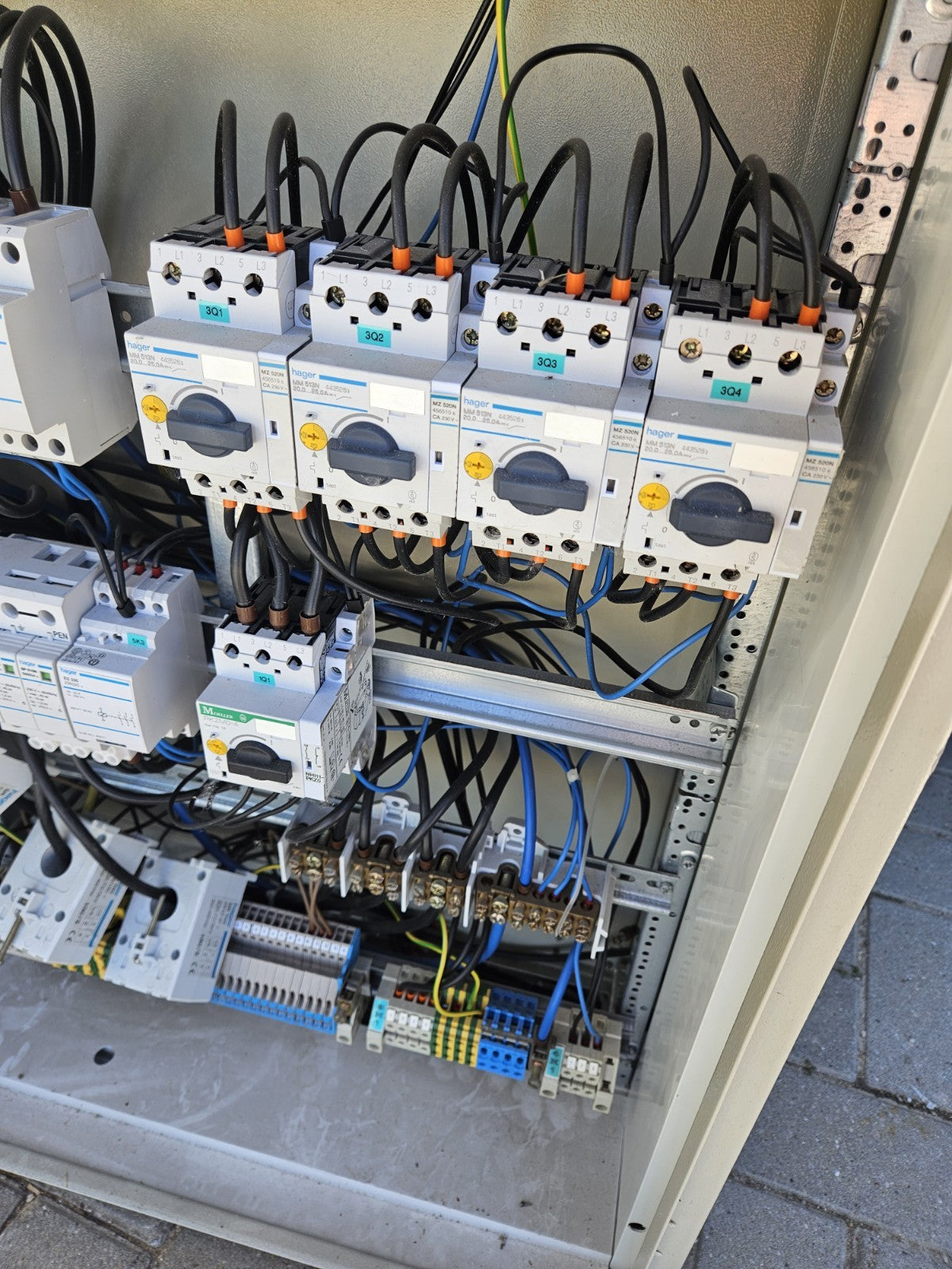 SPS Schaltschrank Hager Siemens LOGO bestückt aus Versuchsaufbau, wie Neu!