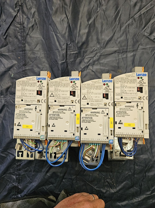 4xLenze E82EV251_2C Frequenzumrichter 230/240V 3,4A 0,25 kW + E82ZBC Refurbished