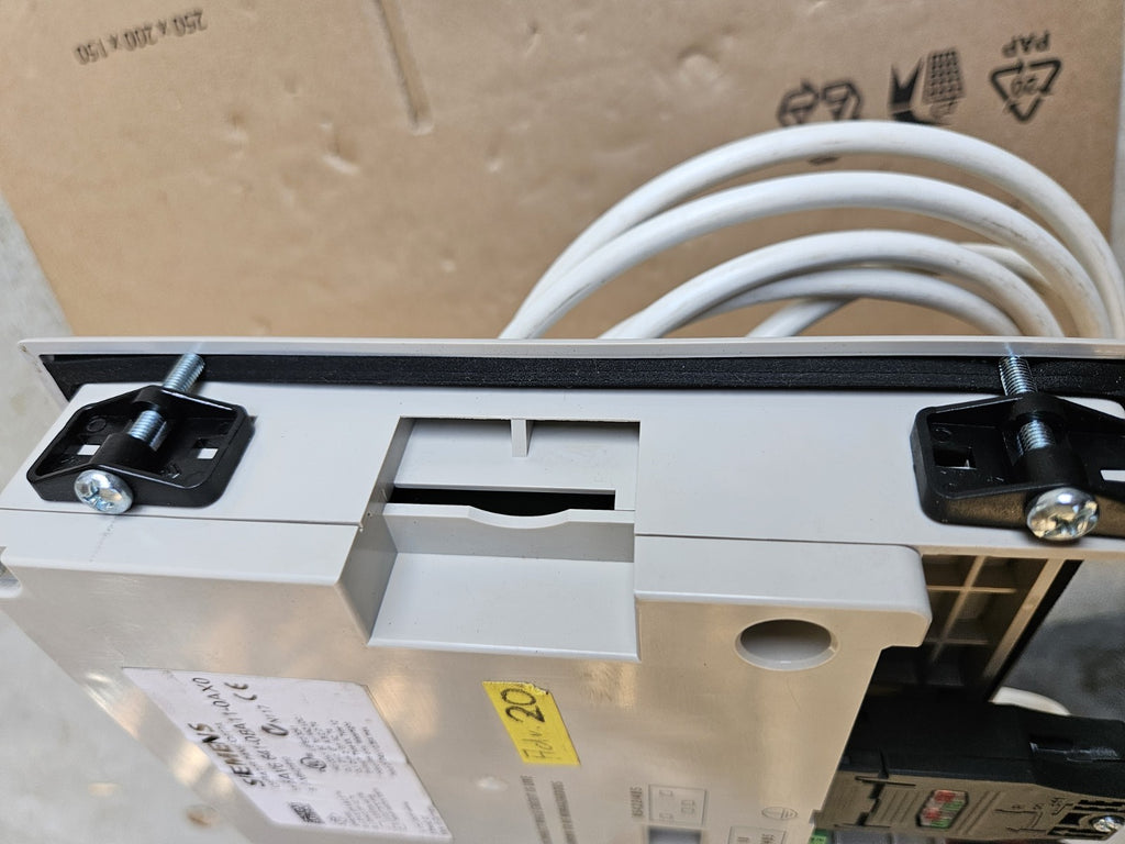 Siemens 6AV6 641-0BA11-0AX0/ 6AV6641-0BA11-0AX1 OPERATOR PANEL OP77A Wie Neu New