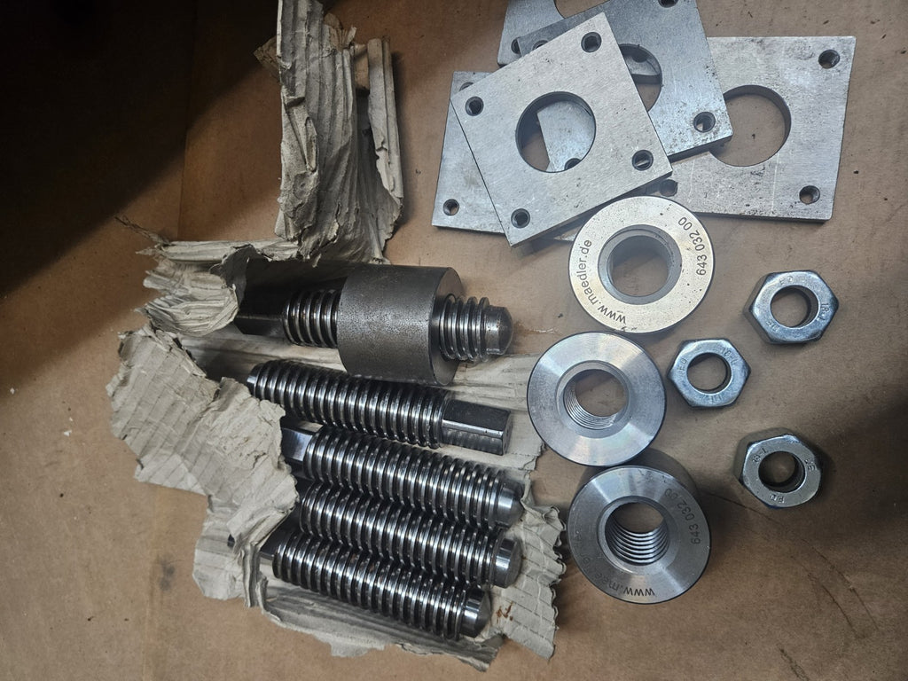 Konvolut Maedler Trapez Spindelmuttern/Kugelspindeln 64303200 Neu Unbenutzt New