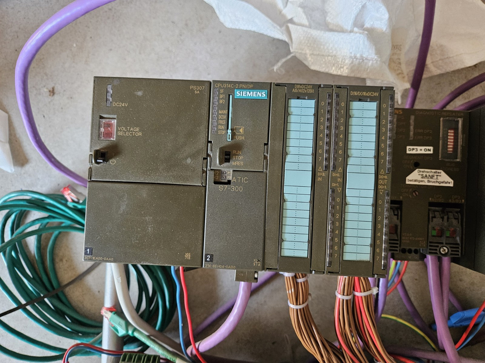 Versuchsaufbau mit Siemens Simatic S7-300 314C-2PN/DP CPU, Coupler, Repeater u.a