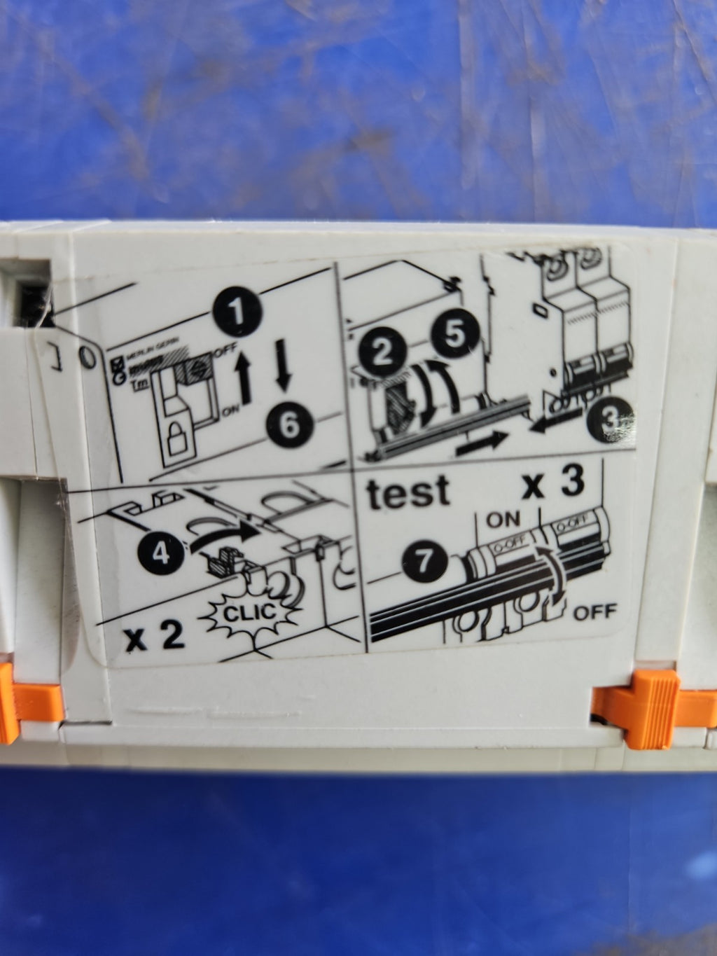 Merlin / Schneider 18311, Multi 9 TM remote control for C60 circuit breaker Test