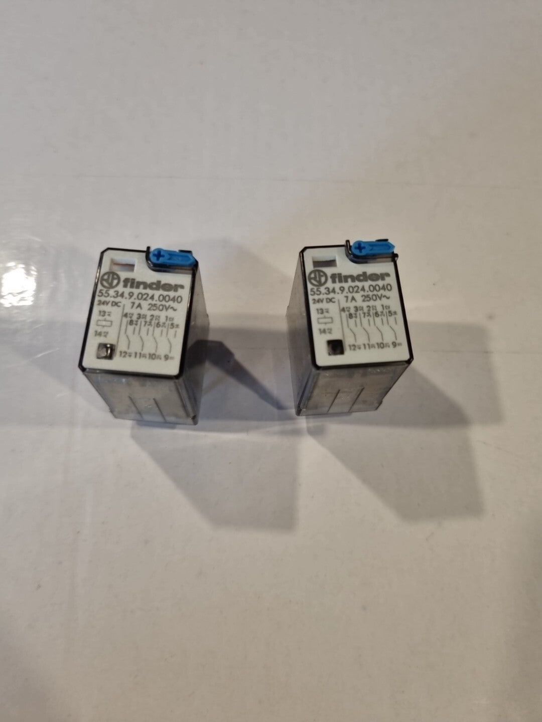 2x Steckrelais FINDER Industrierelais 55.34.9.024.0040 Relais 24V DC 4W 4PDT 7A