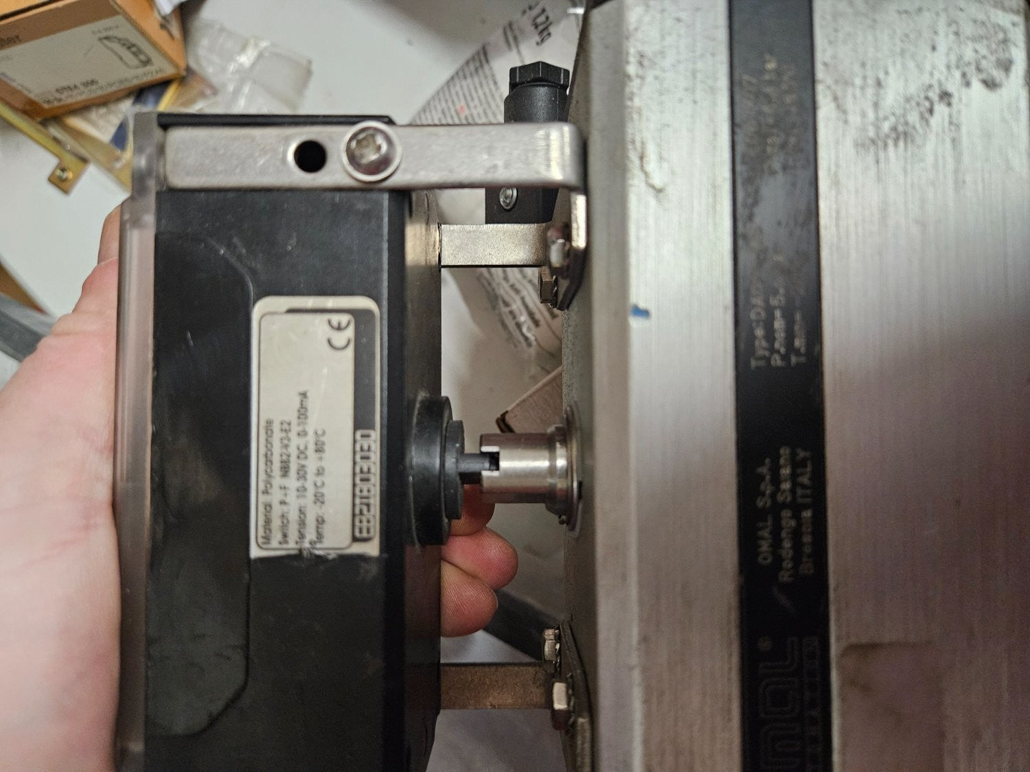 Omal DA090411S Pneumatic Rotary Actuator, Airtec KN05510-HN, P+F NBB2-V3-E2 Used