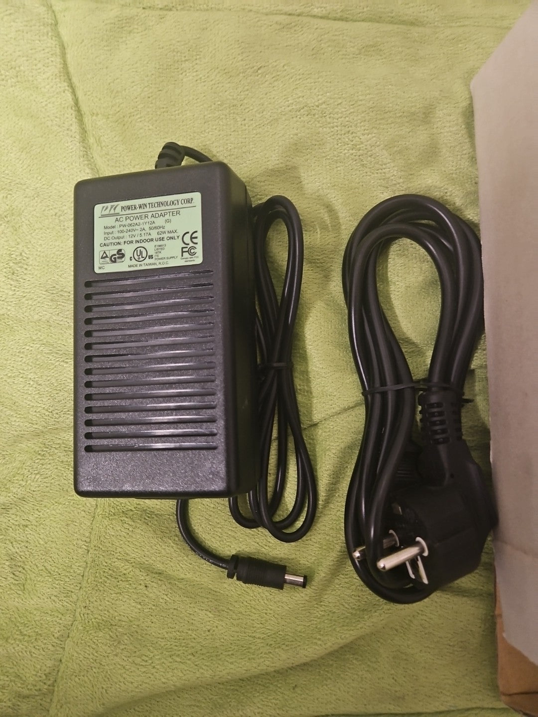 Org. Power WIN PW-062A2-1Y12A AC-DC Adaptor 12V 5.17A 62W EU Stecker neu/Ovp
