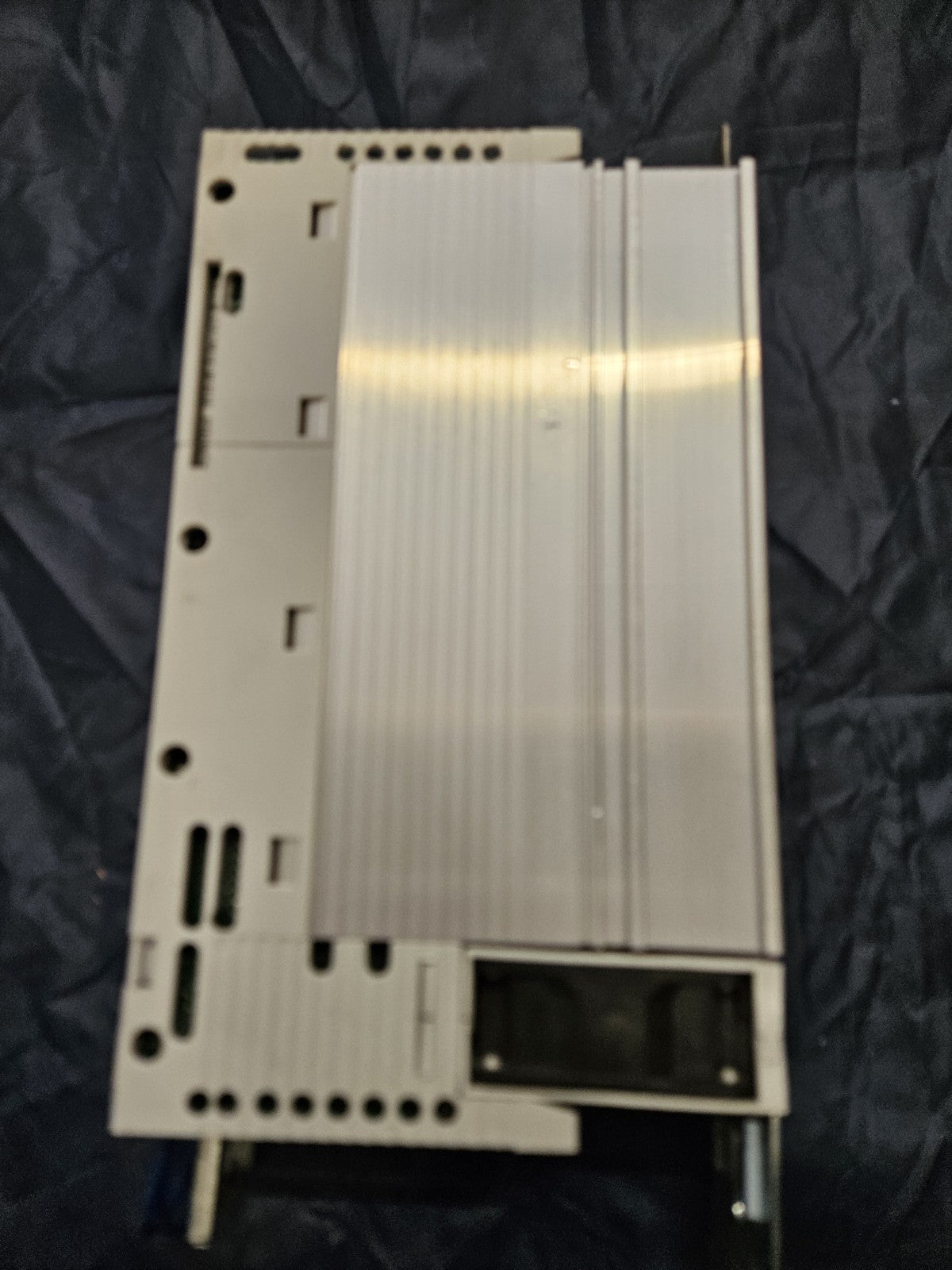 Lenze 8200 vector Inverter Frequenzumrichter E82EV152_2C000 / 1.5kW Refurbished.