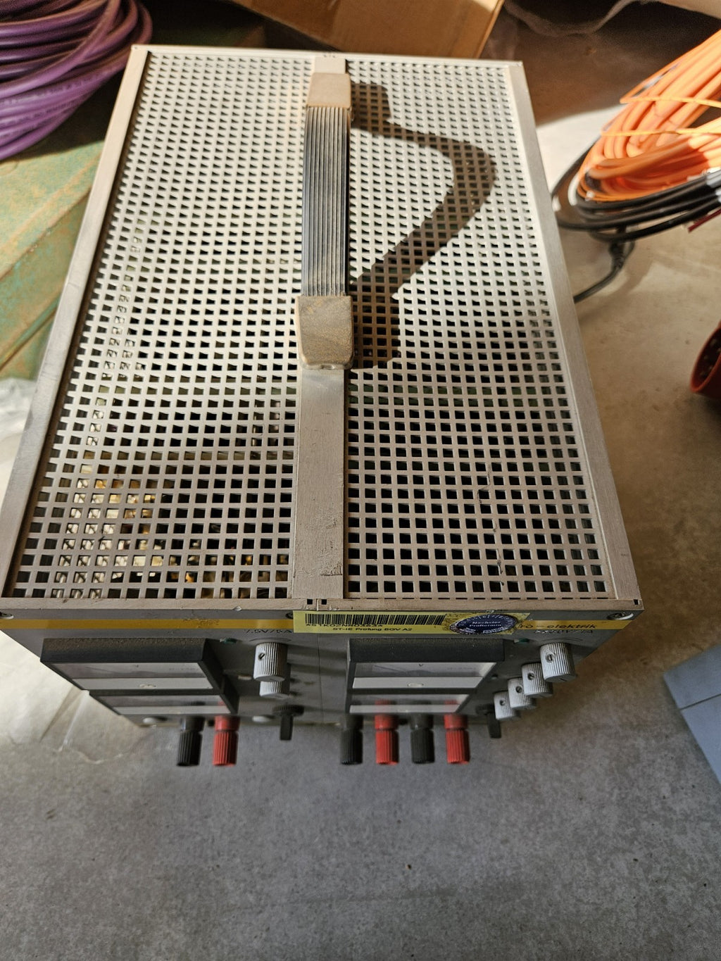 Zentro-Elektrik Typ L7,5/5-2x30/1B, 0-7,5 VDC 2,5A,  2x30 VDC Labornetzgerät Top