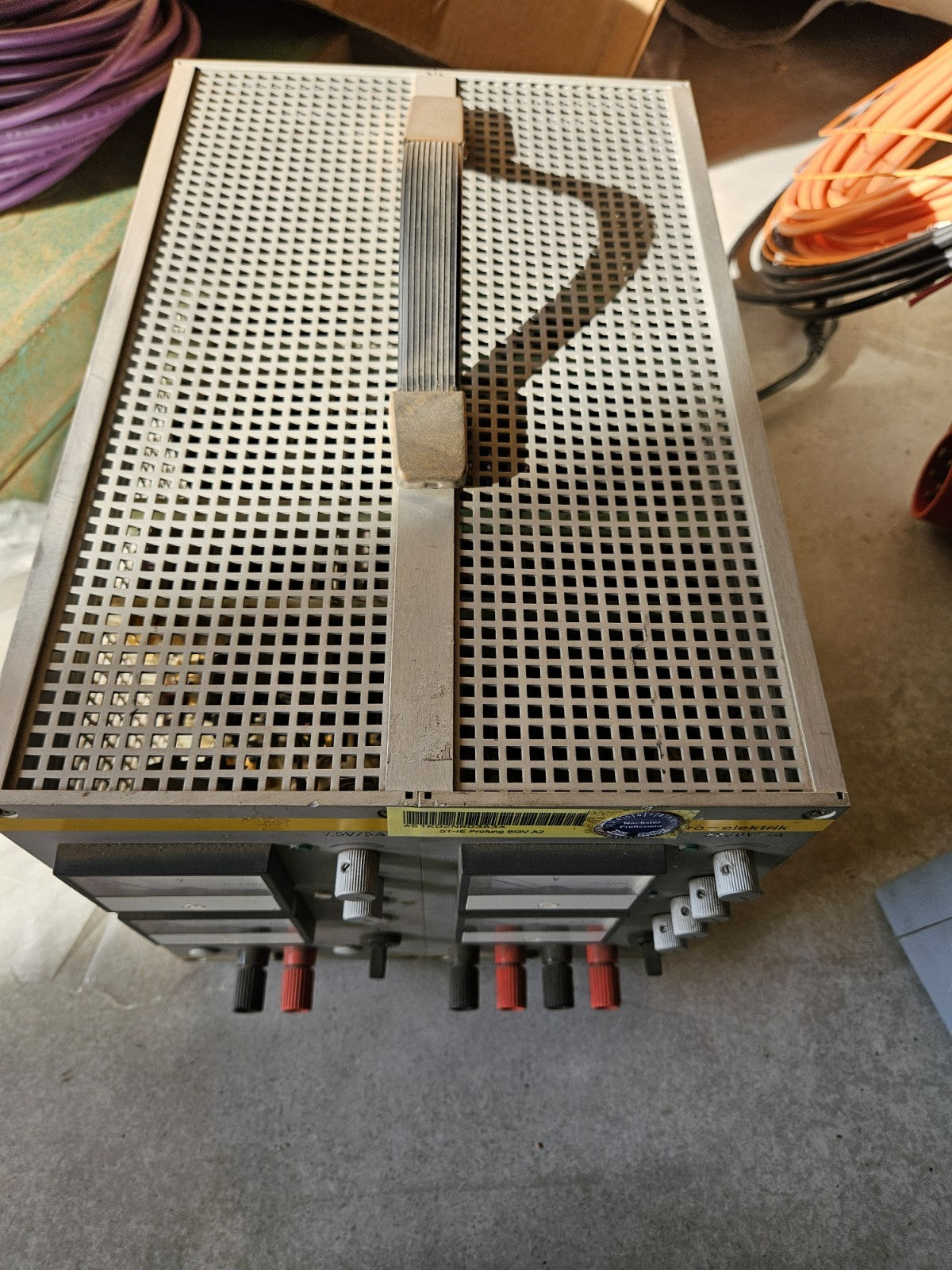 Zentro-Elektrik Typ L7,5/5-2x30/1B, 0-7,5 VDC 2,5A,  2x30 VDC Labornetzgerät Top