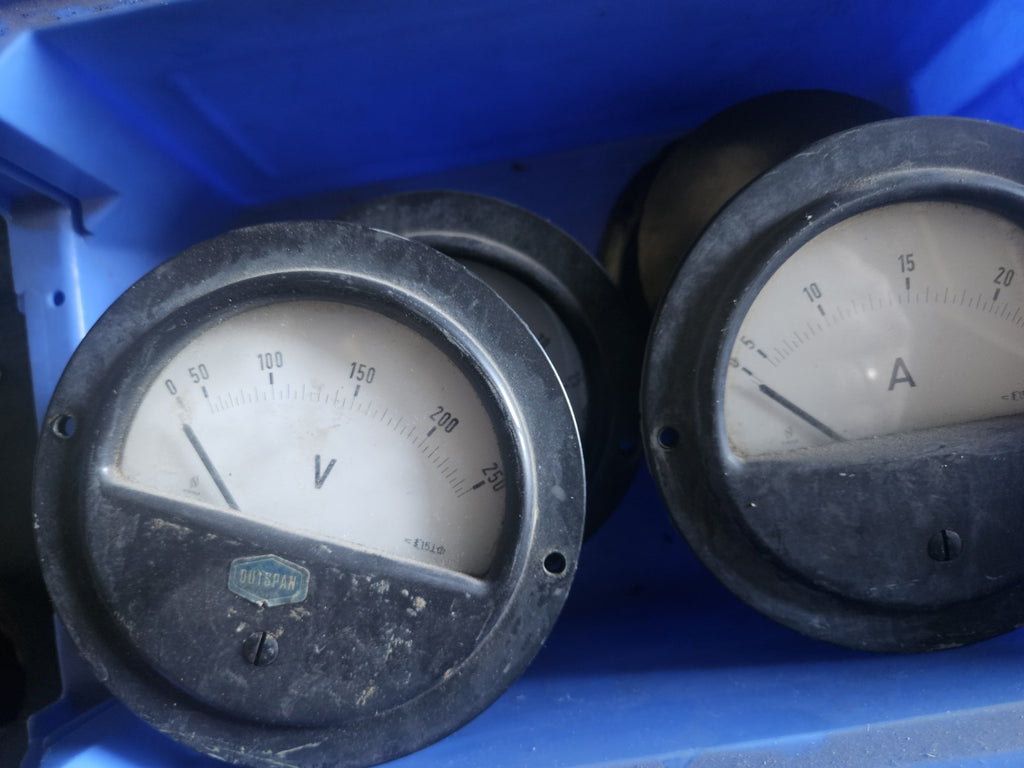 Konvolut 4 x NEUBERGER Einbau Amperemeter Und VOLTMETER  VINTAGE BAKELIT? neu?